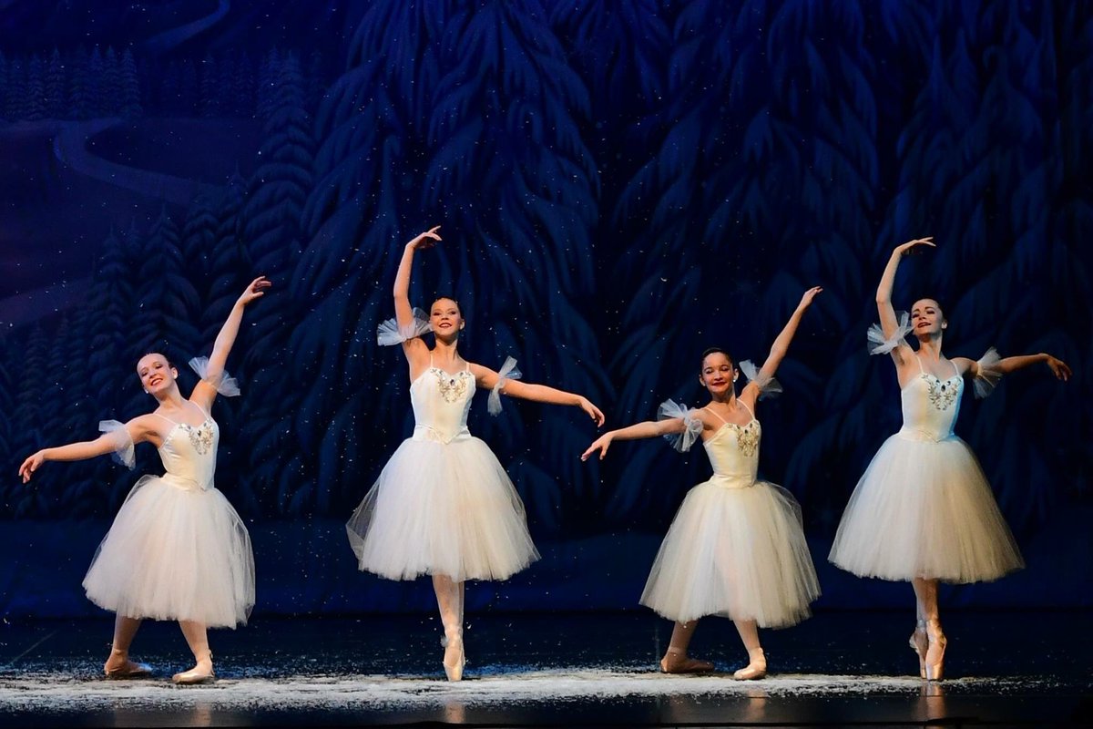 PARegBallet's tweet photo. 3 MORE DAYS - Get ready “tutu” join us at any of our shows THIS Saturday at 1:00 p.m. and 5:00 p.m. or Sunday at 2:00 p.m. at the Scottish Rite Theatre, Harrisburg. For more information and to purchase tickets, visit https://t.co/V9OPLB6XQC. Dance on over! #PRB #NutcrackerPRB https://t.co/J8DQhnBz4i
