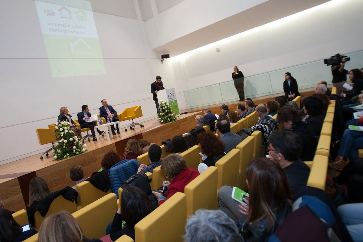 cruzvermella's tweet photo. O seminario sobre senfogarismo, organizado pola @Xunta ​en colaboración con @cruzvermella, reuniu a cen profesionais de distintas organizacións. Todos coincidiron en que o traballo en rede é unha das claves na atención ás persoas sen fogar. Info: https://t.co/9719gqdi9k
#SenTeito https://t.co/wfNlvHih9j