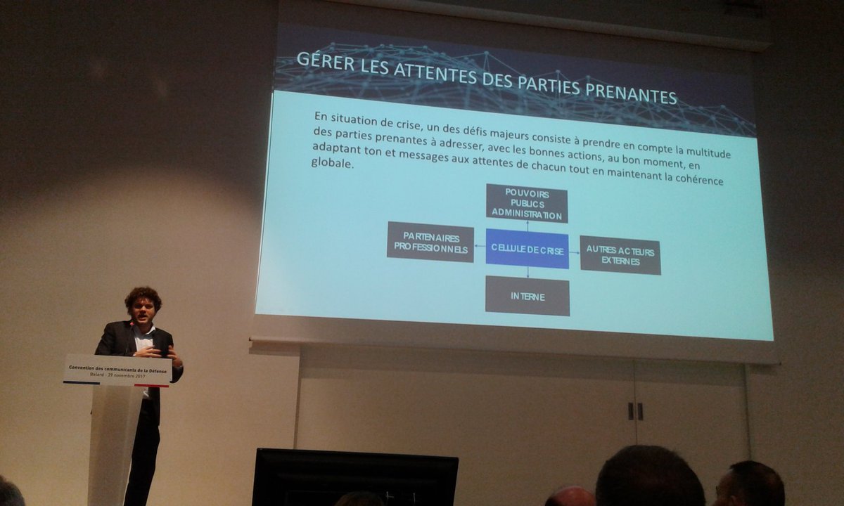 moreandless's tweet photo. @JosephTibo @EdelmanDigital #ConvComDef2017 En #comcrise prendre en compte la multitude des parties prenantes @JosephTibo https://t.co/FDVhGzYAso