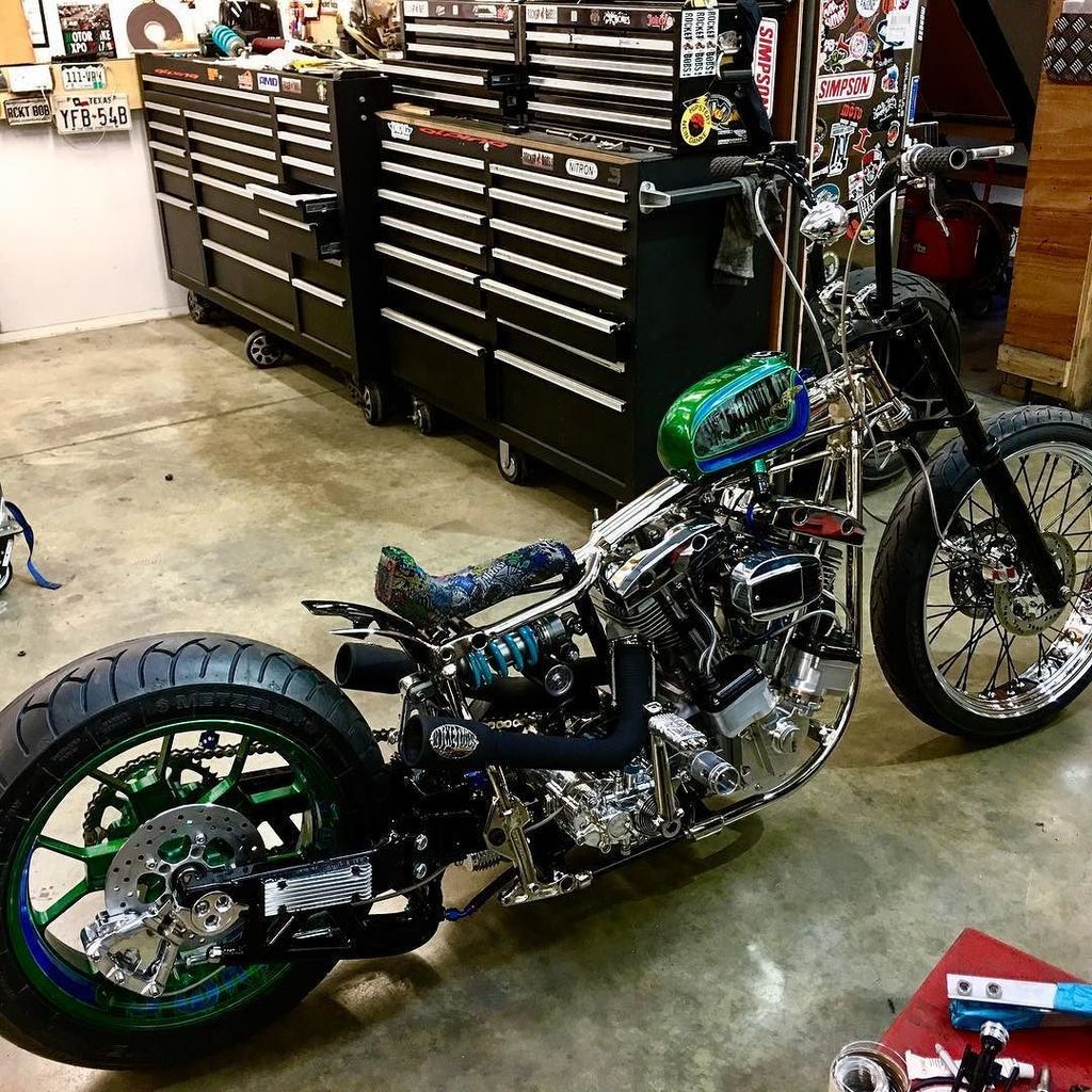 rocketbobs's tweet photo. Always when they get on the floor 🤘🏼 #nitronracing #nitronshocks #bakerdrivetrain @bakerdrivetrain @nitronracing #shovelhead #custombike #customshowemirates #motorbikeexpoverona https://t.co/MxCl9fDAuP https://t.co/BdmjetqLCK