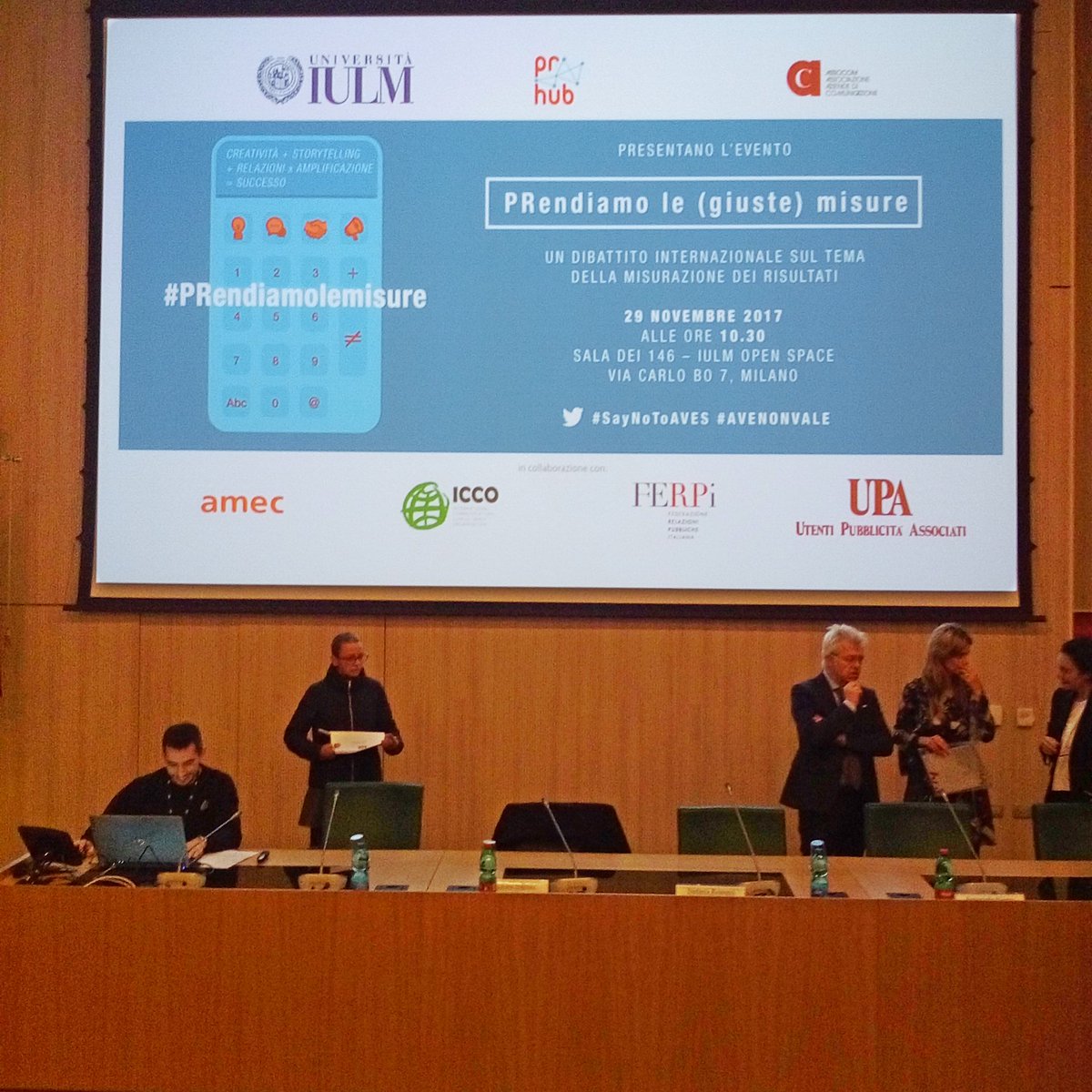 PRHub_IT's tweet photo. Work in progress... Tra pochi minuti si inizia! #PRendiamolemisure #SayNoToAVES https://t.co/VPTSLk8FgO