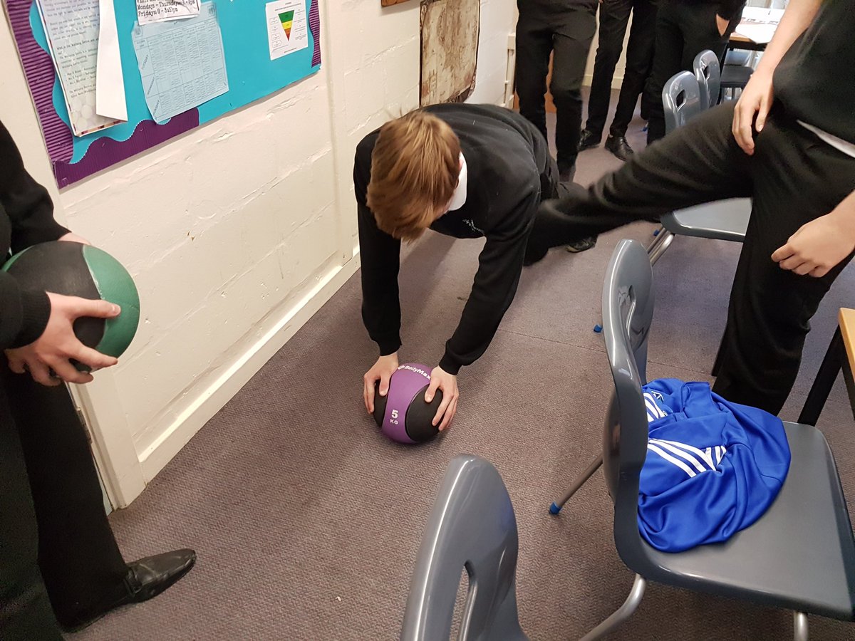 wusPE's tweet image. Yr 10 GCSE PE boys working on training methods for muscles #practicaltheory