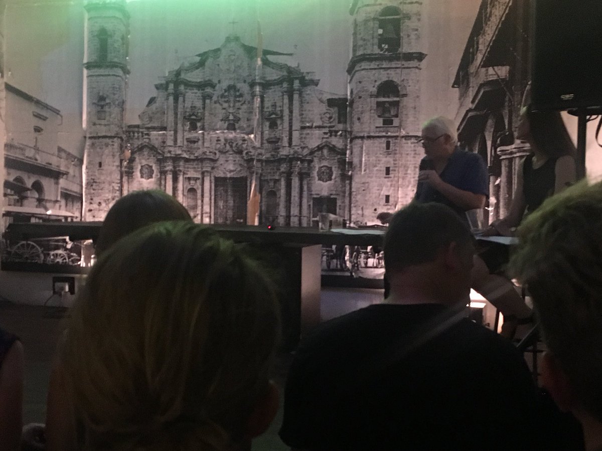 Talking #robots &amp; universal basic income @ of my fave venues in <a href="/cityofmelbourne/">City of Melbourne</a> ! <a href="/1000poundbend/">1000 £ Bend</a> #rtbmelb