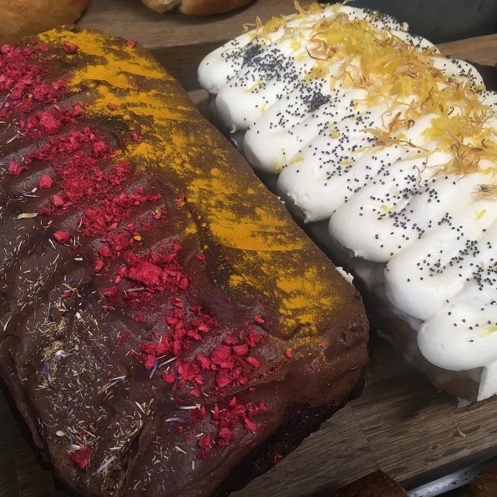 FieldsBeneath's tweet photo. One of our rewards on Kickstarter is an evening baking session with @bake.it.til.you.make.it - come get your knuckles dusty with Kelly and the crew!

LINK IN BIO 
#kickstarter #vegancake #GVBO #whatveganseat #cake https://t.co/IlW6EVfYS1 https://t.co/CClRexIgVo