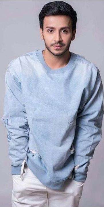 TellyTalkIndia's tweet photo. How many hearts❤️ &amp; RTs🔁 for this picture of #ParamSingh?! https://t.co/rbLXwgVhfH