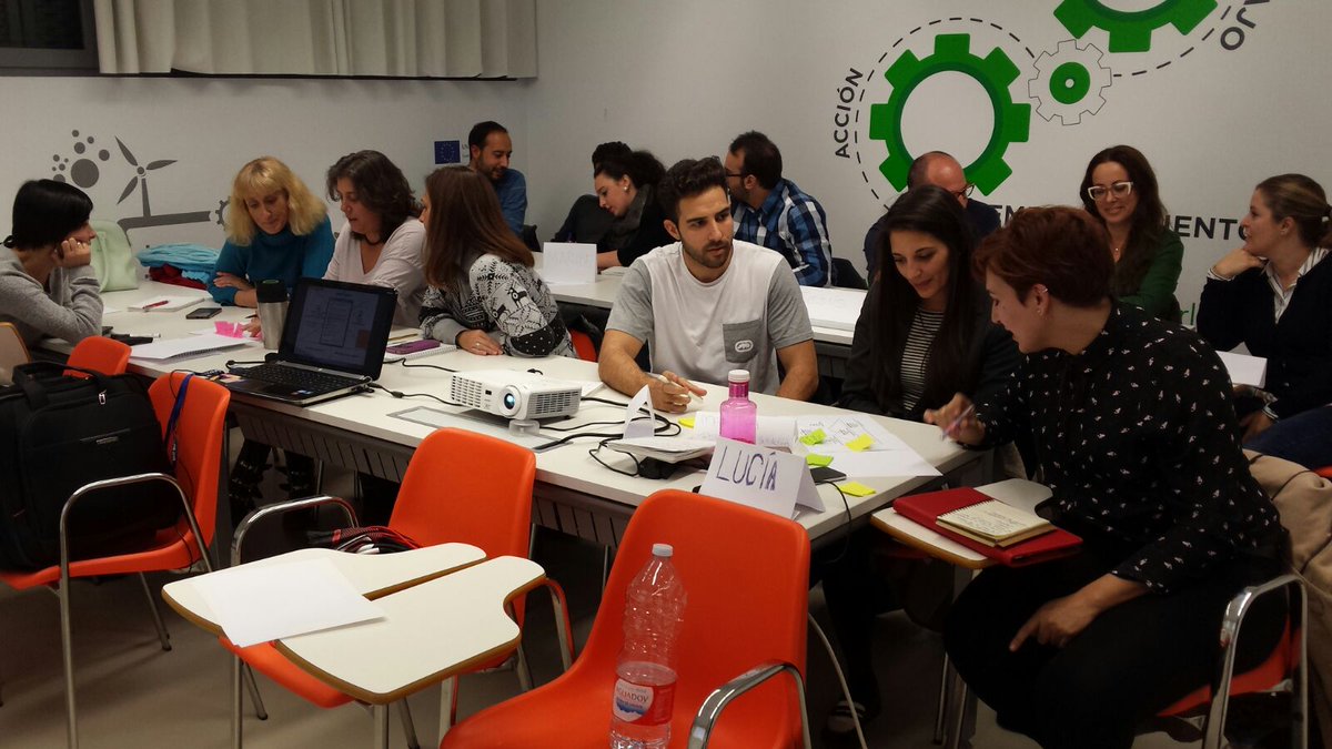 CW_Merida's tweet photo. Buenos días! Ayer nos tocó ser creativos!! Creo que nuestros coworkers pasaron un rato divertido. Gracias @ArjonaPrado por el taller. @CW_Merida @eoi @vvvaliente #SomosEoi #CoworkingMerida https://t.co/qKdlAIyvZ7