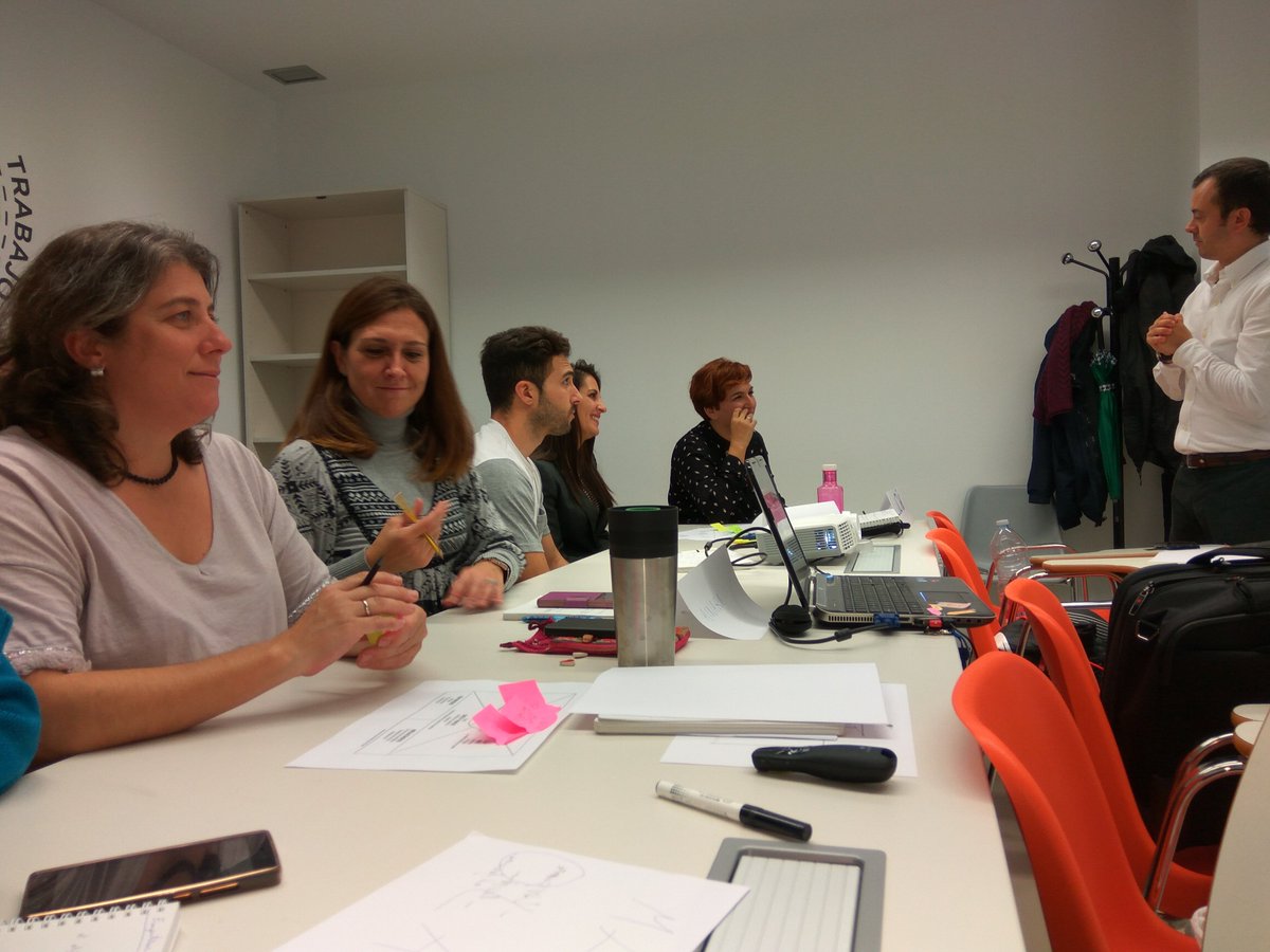 CW_Merida's tweet photo. Buenos días! Ayer nos tocó ser creativos!! Creo que nuestros coworkers pasaron un rato divertido. Gracias @ArjonaPrado por el taller. @CW_Merida @eoi @vvvaliente #SomosEoi #CoworkingMerida https://t.co/qKdlAIyvZ7