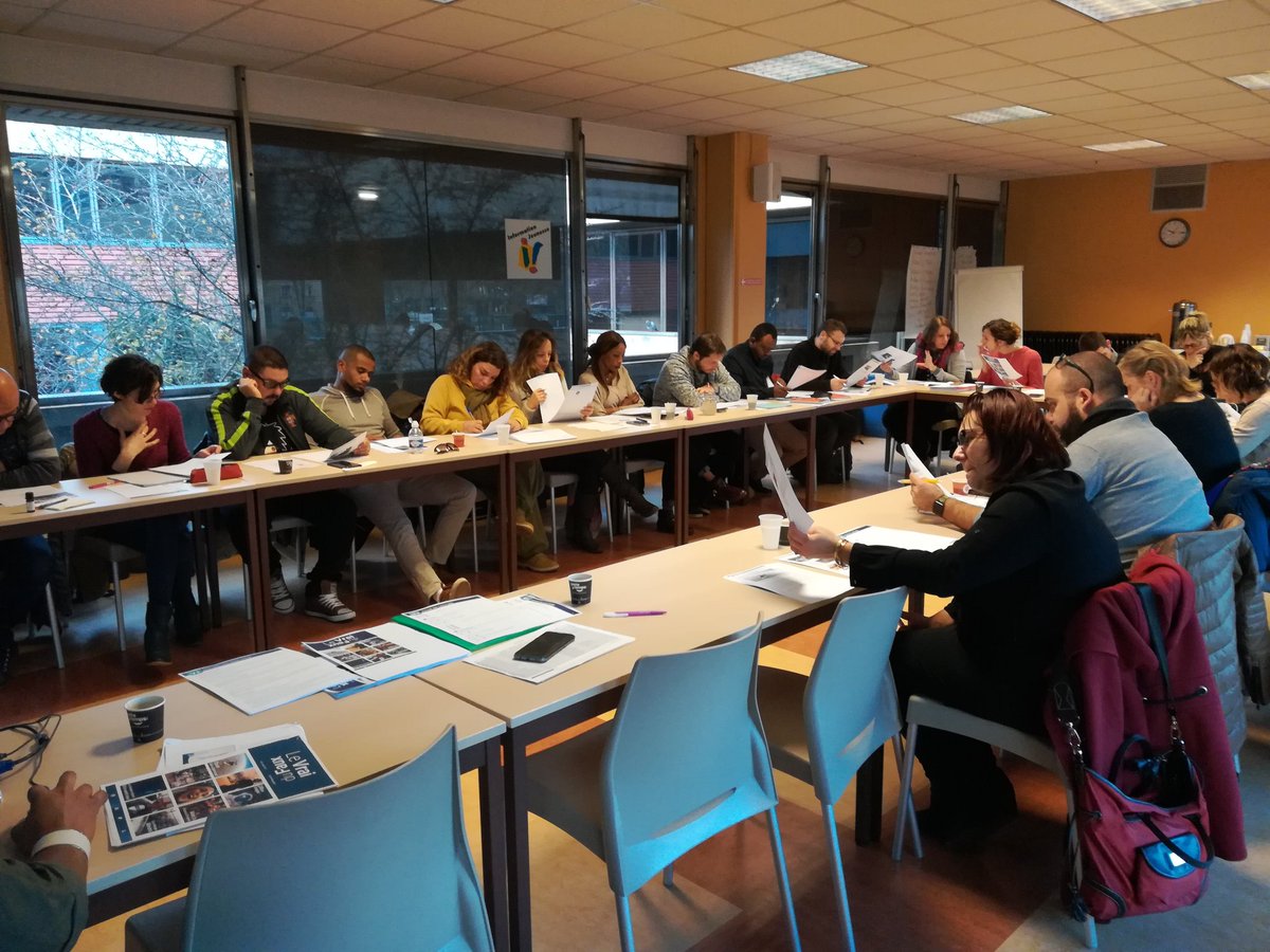 MarionCrijca's tweet photo. On travaille dur dans le réseau #InfoJeunesse! Formation #VraiduFaux @Le_CIDJ @InfoJeunesse https://t.co/3cBsJKr2TO