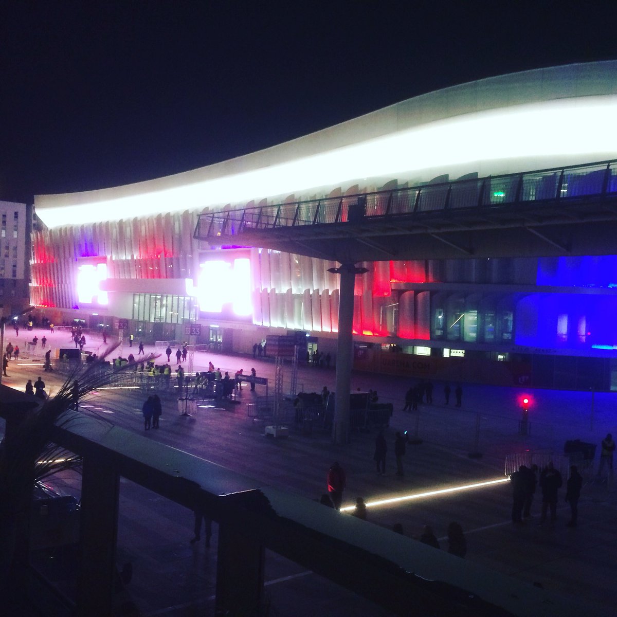ReverseTap's tweet photo. Great evening @ U Arena in Paris! With ReverseTap you assure that every one is served during half time. https://t.co/OqX9ffYG1D