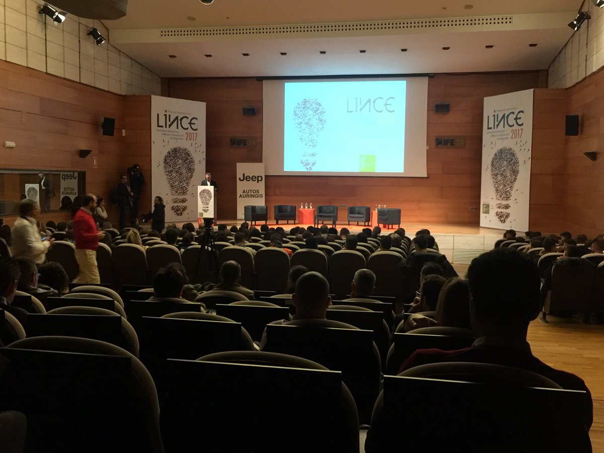 rcocera's tweet photo. Este año @kike_calleja toma el relevo al gran @JoseMGasalla en la presentación del #ForoLINCE2017 #emprende en #JAEN https://t.co/ilATlOFSBa