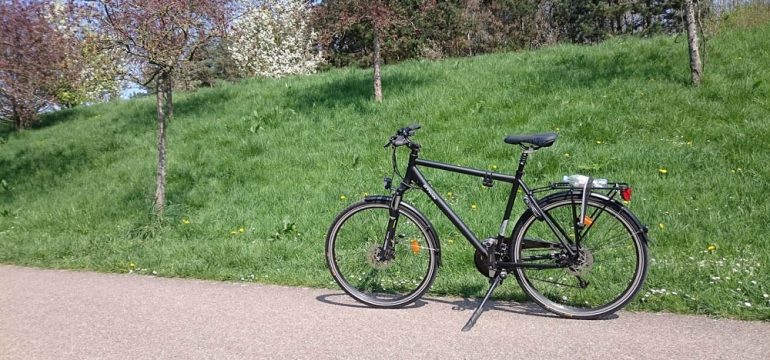 velocyclette's tweet photo. " Un cargo est un outil fantastique" +1 ! Comment et pourquoi j'ai remplacé ma voiture par un vélo https://t.co/bXY7YF6sgH https://t.co/Aln0YwgRo7