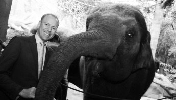 Events_NL's tweet photo. #eventpersonality: Steven Fontein: De eenheidsworst in evenementen zal verdwijnen https://t.co/KkOlPCLb2L @stevefontein #Blijdorp @RotterdamZoo https://t.co/q2M7EknRdZ