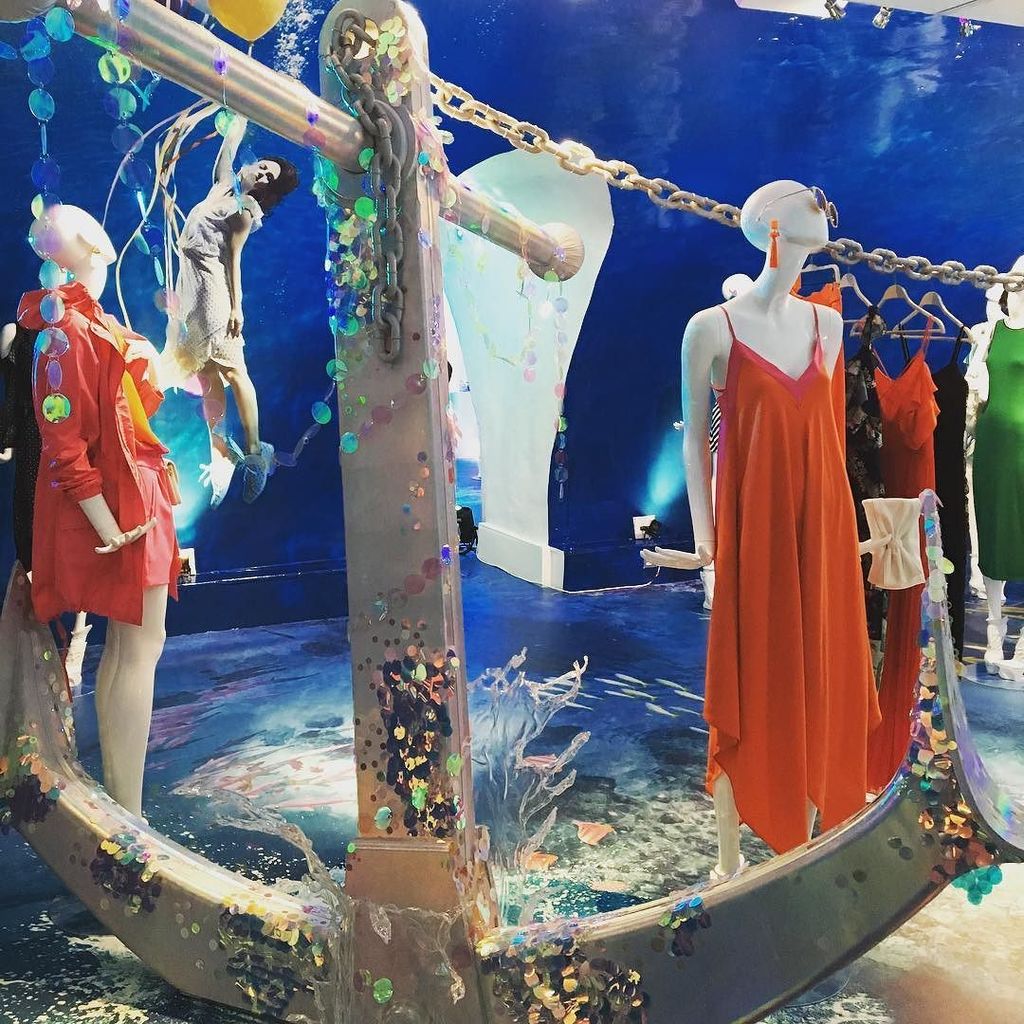 LindsayButcher's tweet photo. Make A Splash! ⚓️💦🐋 @oasisfashion #oasispressday #ss18 https://t.co/XxszRi08L9 https://t.co/gAwf9Qa5xV