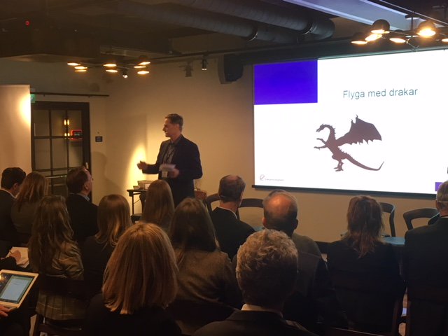 Energi_mynd's tweet photo. IgÄr ledde @GDEnergi vÄrt affÀrsutveck.seminarie - Flyga med drakar - pÄ #HUB2017. Storbolag fick pitcha in sig mot vÄra portföljbolag. Ledordet var samverkan. Tack alla som deltog! https://t.co/51sXVLhsyW #innovation #energi https://t.co/WDVEJ7Tbon