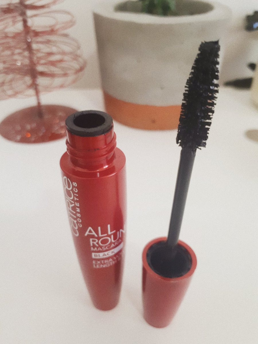 Mhanneli's tweet photo. BEAUTY TIP 💋: 
this is the BEST  mascara you will ever own  @CatriceSA 
Perfect for the holidays🌲 
I got mine at Clicks but i am sure they are available at Dischem aswell💪

All opinions are my own https://t.co/WfqVxDdYjg