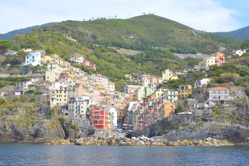 Nationaal park Cinque Terre: de 5 kleurrijke dorpjes op steile rotsen! world-of-blogs.nl/store_page/nat… <a href="/_Biancakramer/">Bianca</a>