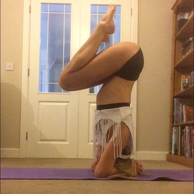 1rethatsme's tweet photo. Sometimes it’s good to see things from a different perspective☮️
@TeamScitec #fitfam #yoga #yogagainz #scitec #balance https://t.co/HQfoL5uFNV