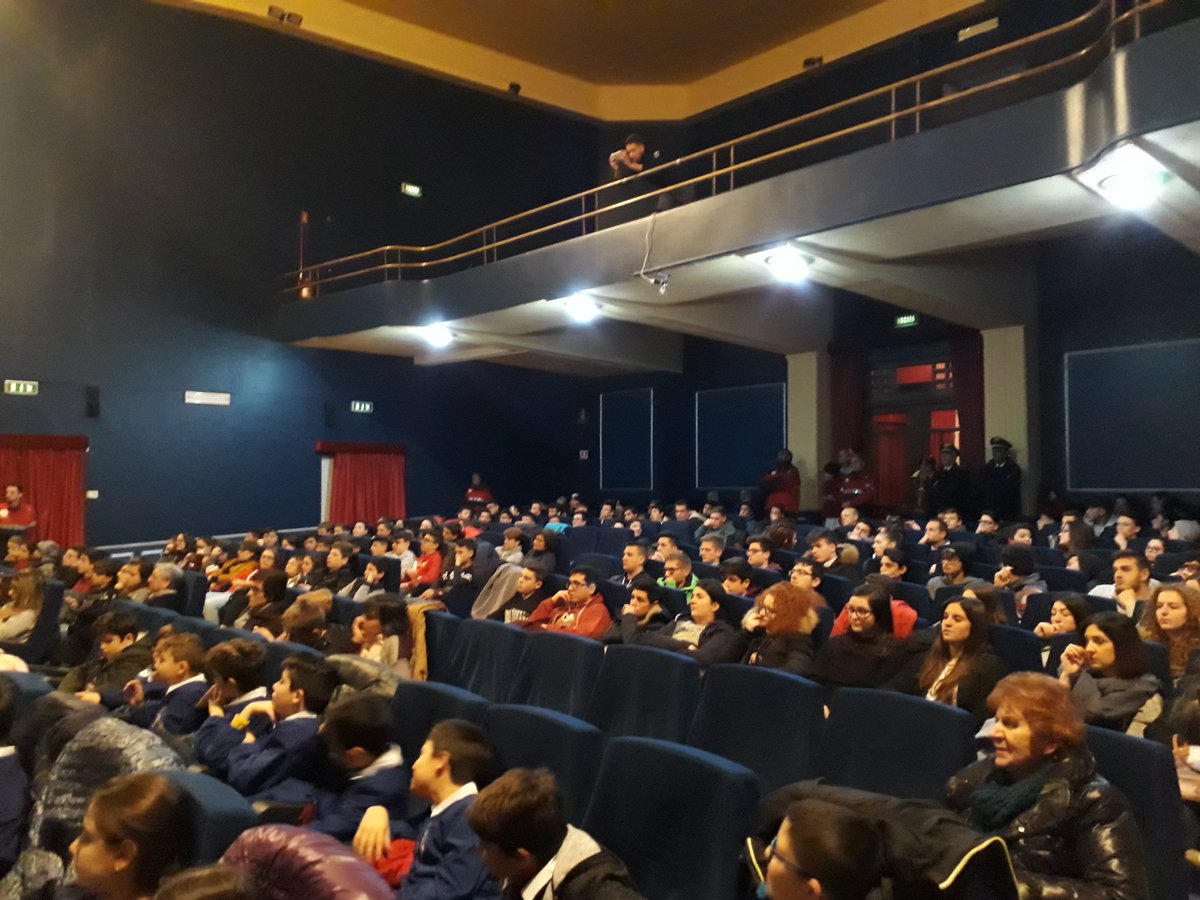 FrancescoCutro's tweet photo. "Ho speso la mia vita ad aiutare la collettività. Non esistono obiettivi irraggiungibili" il messaggio ai ragazzi del #capitano #alfa ad #Agnone @TgrMolise @TgrRai https://t.co/auU71qY1Yp