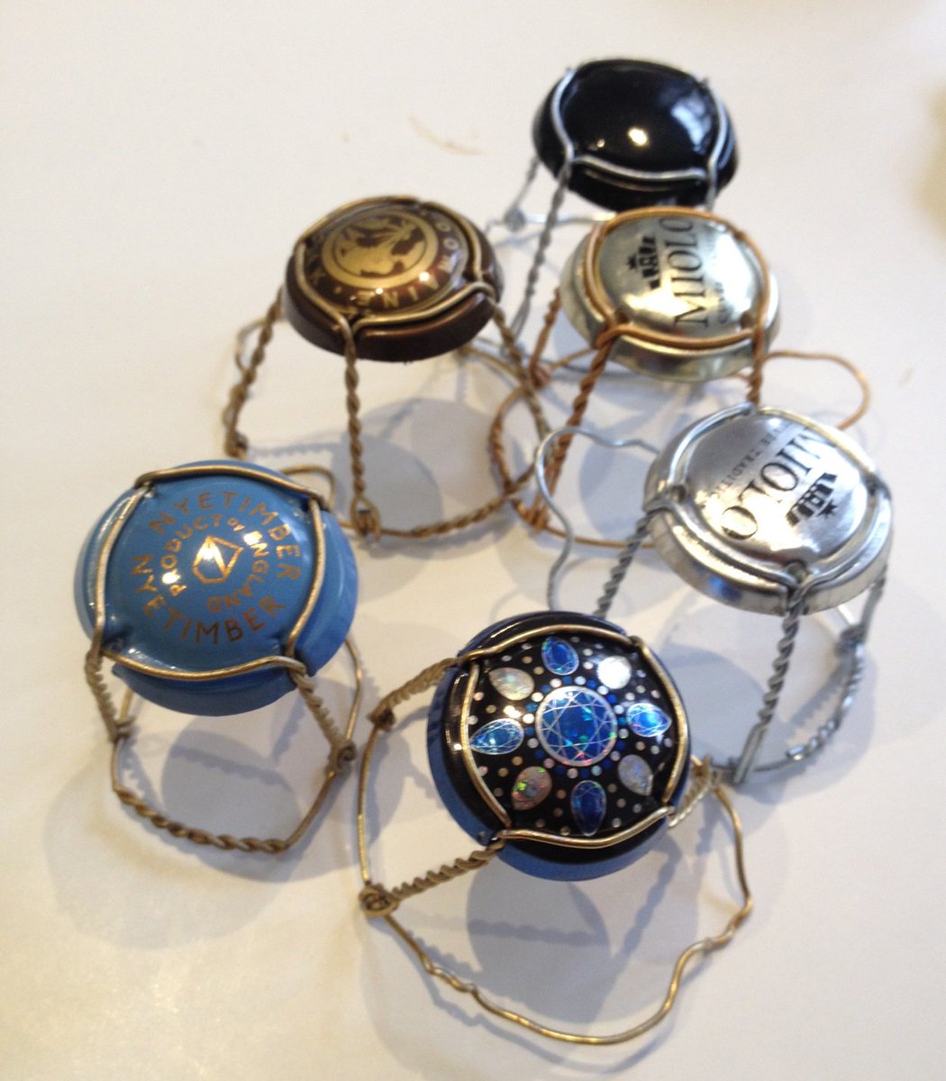 Et si vous surpreniez votre monde en proposant des #bulles des 4 coins du monde sur vos tables de fin d'année 😉▶️ goo.gl/HqbLEv
#vinsdumonde #bullesdefetes