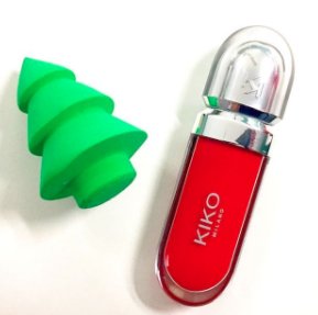 CRCComm's tweet photo. Mignonnerie du jour : l'éponge à fond de teint en forme de sapin 🌲 
signée #treeblender #arcticholidays @kikomilano et le #lipcolour #red #pic by @bea2gala #limitededition #xmastree #norl #xmas #sponge #green #wishlist #instabea #instagift #kiko
#instamakeup #kikotrendsetters https://t.co/bGXe3kBg3b