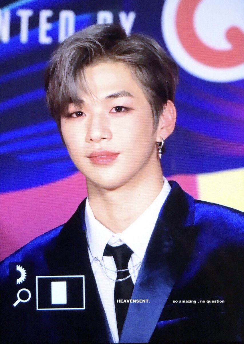 heavensent_9596's tweet photo. 171129 MAMA in Japan redcarpet #MAMARedCarpet #강다니엘 https://t.co/MRjTj3XRRD