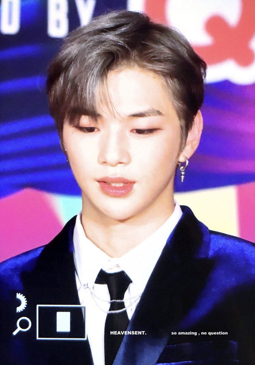 heavensent_9596's tweet photo. 171129 MAMA in Japan redcarpet #MAMARedCarpet #강다니엘 https://t.co/MRjTj3XRRD