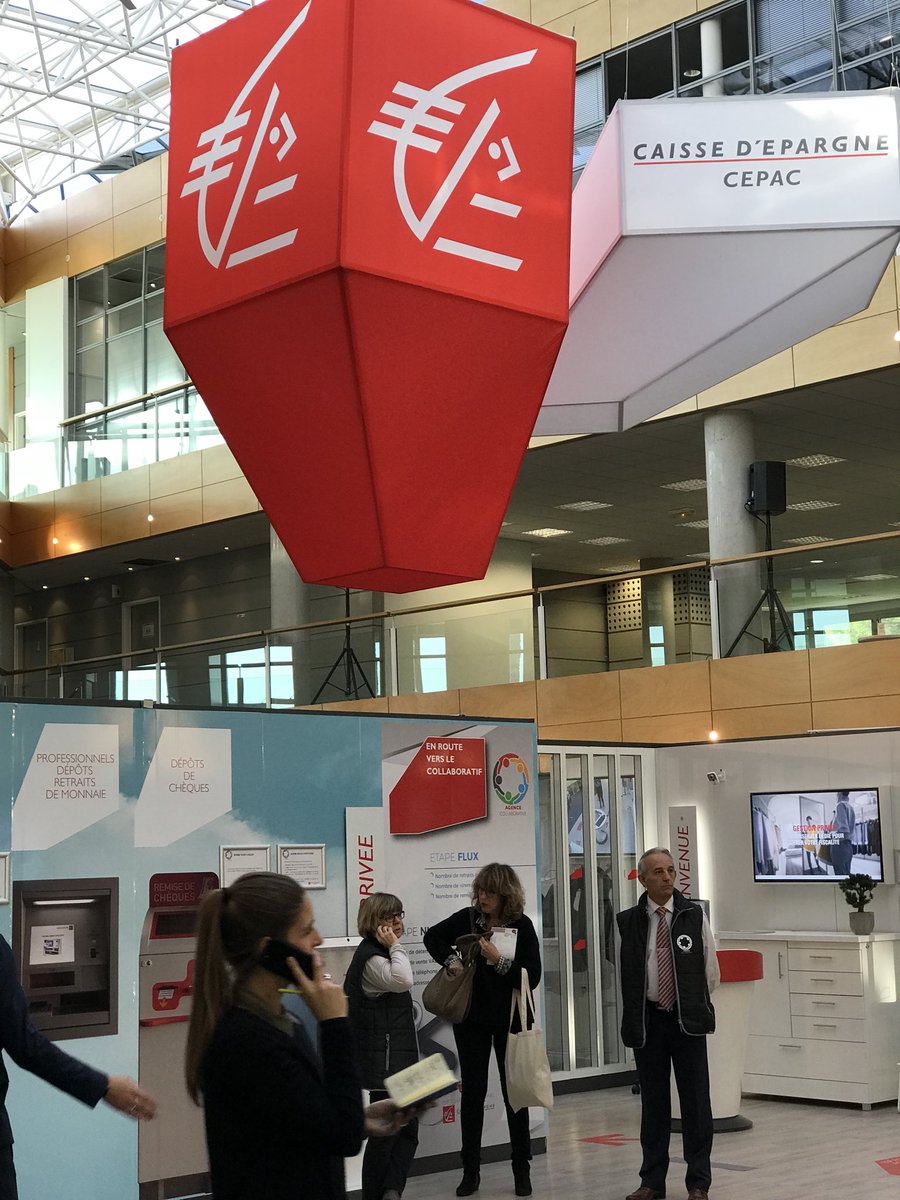 ITCaisseEpargne's tweet photo. Superbe #commercialweek de la @CE_CEPAC qui a lieu cette année sur à #Aix! On peut y découvrir le nouveau concept d’#AgenceCollaborative 🆒👍 #Digital https://t.co/FTDqk25cKX