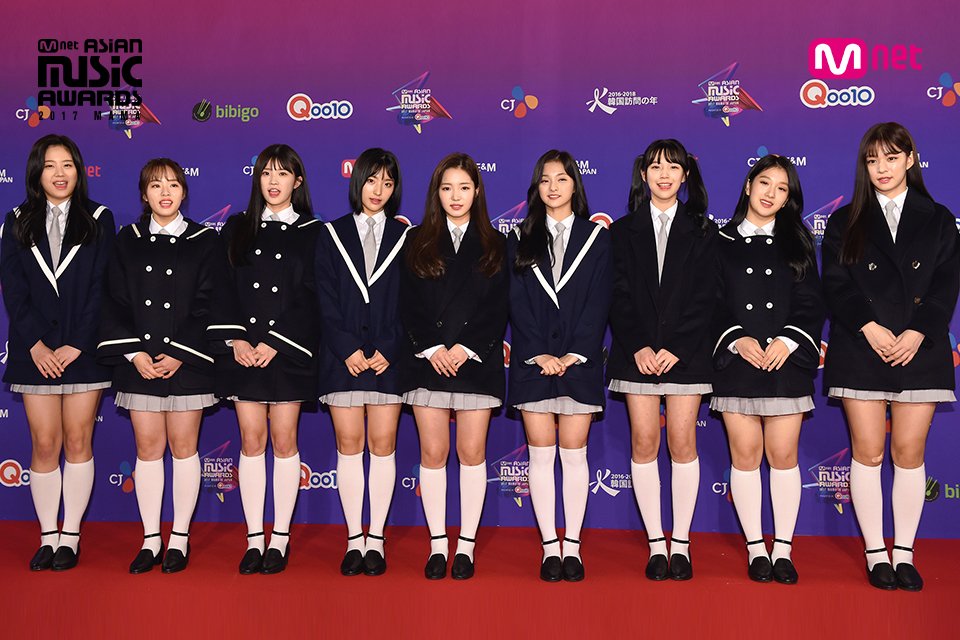 MnetMAMA's tweet photo. [#2017MAMA in Japan] #WekiMeki #CHUNGHA #FujiiMina #fromis_9 Here go the LIVE photos of Red Carpet! #MAMARedCarpet https://t.co/MonUtvI0EI