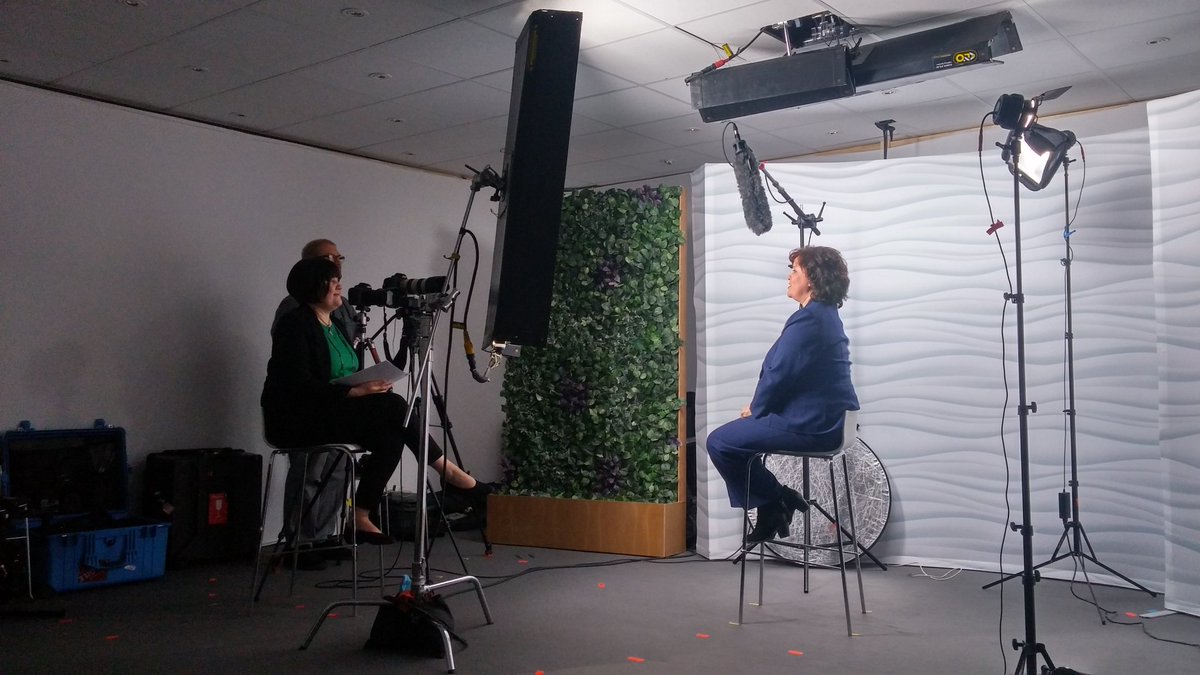 HelloBPL's tweet photo. HPE just released #OneSphere to take cloud wrangling to the next level. Great talking to @katmullican aka #cloudwhisperer about how she uses it to help scientists map genomes. #HPEDiscover https://t.co/F6qdIPa24c