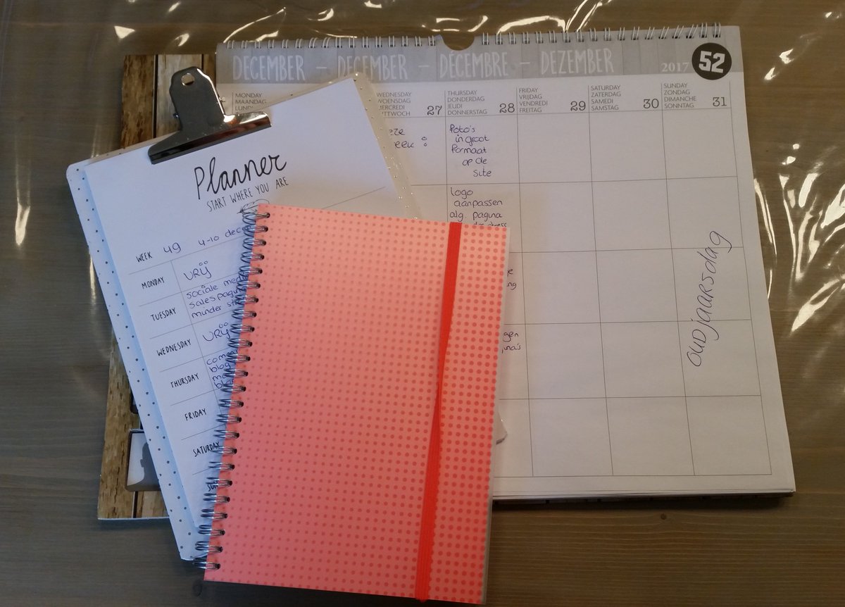 Wat doe je als je merkt dat je het overzicht kwijtraakt? Dan neem je tijd om alles in kaart te brengen en maak je een planning voor de rest van het jaar. Zo kunnen we weer vol focus aan de slag om zoveel mogelijk af te ronden! #focus #stress #planning #overzicht #structuur