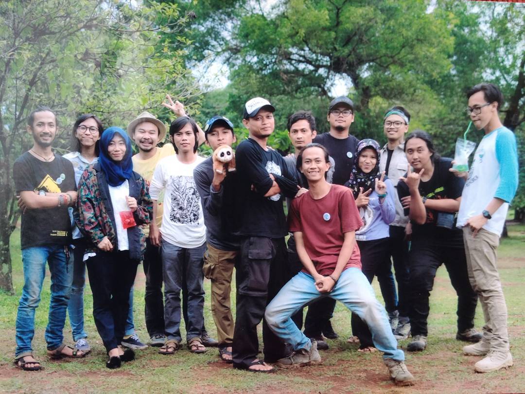 hellonatureID's tweet photo. Para pengunjung yang terlihat senang dan antusias bermain dengan hewan2 yang ada di Hello Nature 2017.

#HelloNatureID
#greenersco
#akujagabhumi https://t.co/oWgr1b6al9