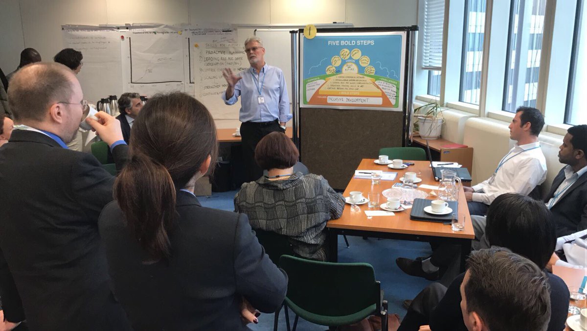 LKDFacility's tweet photo. The workplace doesn't stand still and training has to evolve with new paths of learning #5BoldSteps for the future #APLW2017 https://t.co/xsOdl0PAVk
