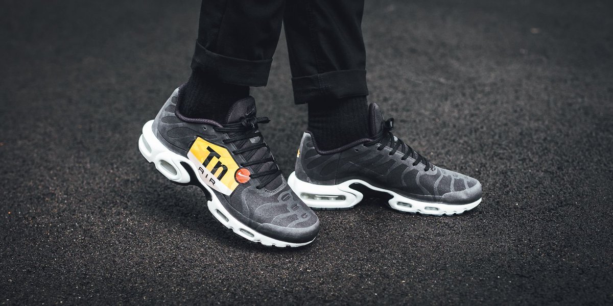 nike air max plus big logo