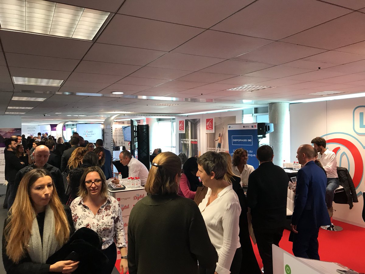 ITCaisseEpargne's tweet photo. Stand « Let’s get Digital » de la #CommercialWeek @CE_CEPAC ! On y (re)découvre l’application #Banxo développée par nos équipes ! On parle Digital @89C3 avec une présentation du nouveau réseau social @GroupeBPCE Yammer ! 🔝📲 merci @LaetitiaAustruy https://t.co/AQ7MrOuwj8