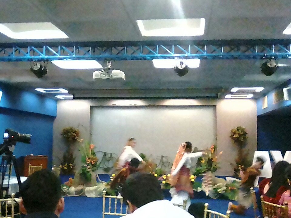 iana_chua's tweet photo. Start of cultural night, last few hours of #AYES2017 https://t.co/znzFgV6nLh