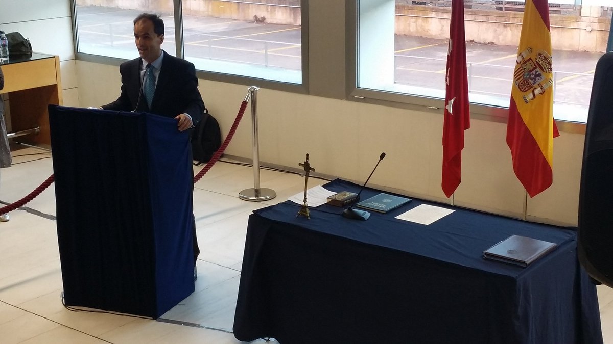 El nuevo Decano de la Facultad de Ciencias Jurídicas y Sociales de la <a href="/urjc/">URJC</a> , José Ramón Monrobel, ha tomado hoy posesión de su cargo  @estudiantesFCJS