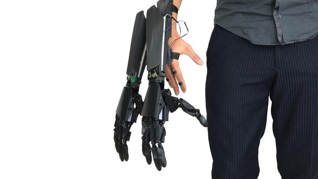 youbionic's tweet photo. Wearable Double Hand
.
#bionic #robot #design #DIY #industrialdesign #prosthetics #instagood #3dprint #follow #3D #3dmodel #cosplay #cyborg #mechatronics #medical #beautiful #technology #amazing #style #cool #ironman #maker #arduino #RaspberryPi #mechani… https://t.co/XBjMhbjtZP https://t.co/eLrfVq2KRh