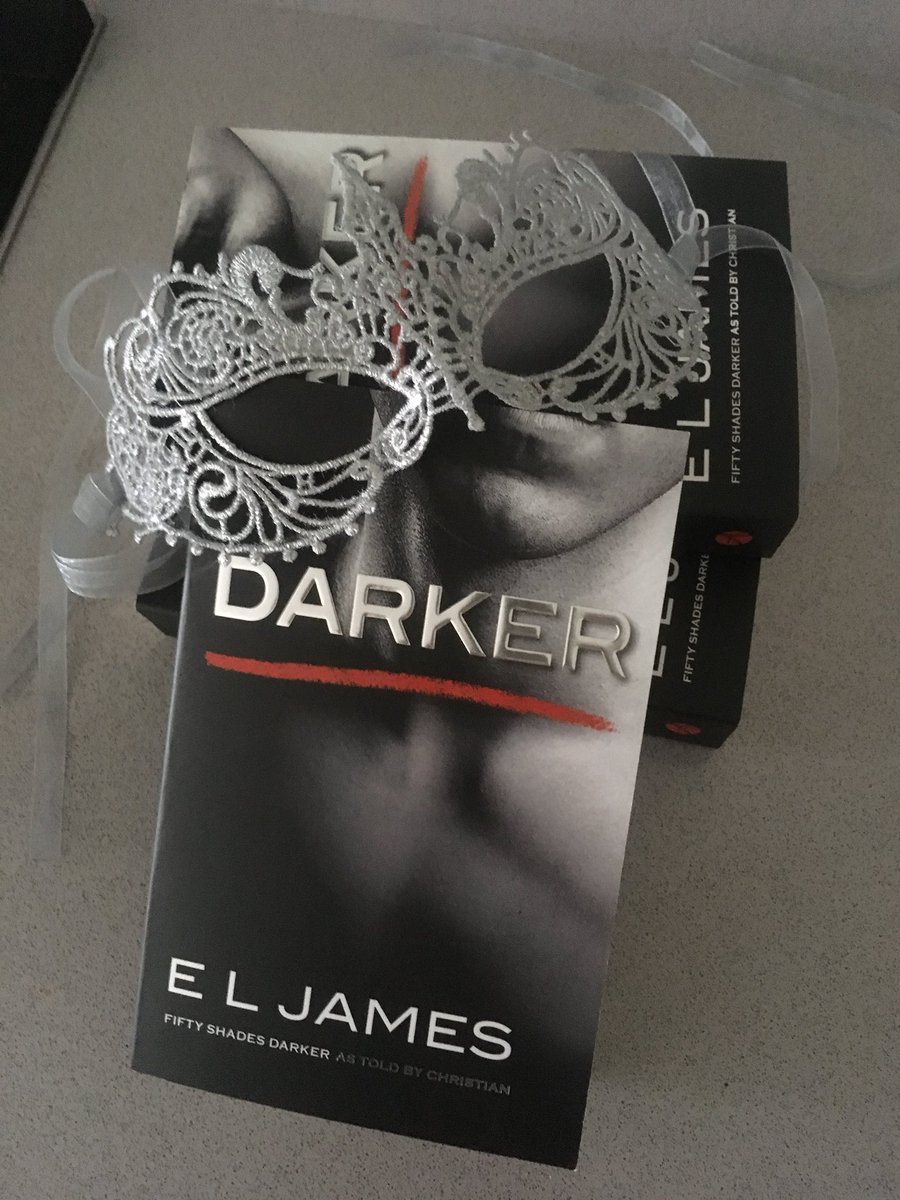 LatersBabyUK's tweet photo. C O M P E T I T I O N   T I M E ! 

Follow &amp; RT for the chance to win a signed copy of #Darker by @E_L_James and a gorgeous silver Goddess Mask by @samanthapeachma

Extra entries if you follow &amp; share on IG! https://t.co/DEnpTiW6Qn