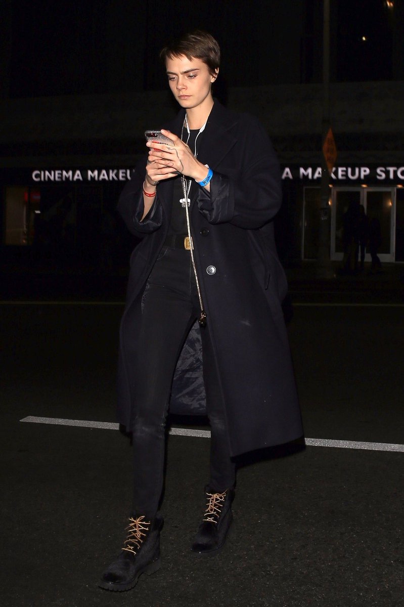 Cara Delevingne leaving the Noel Gallagher concert in Los Angeles. (November 13, 2017) #2