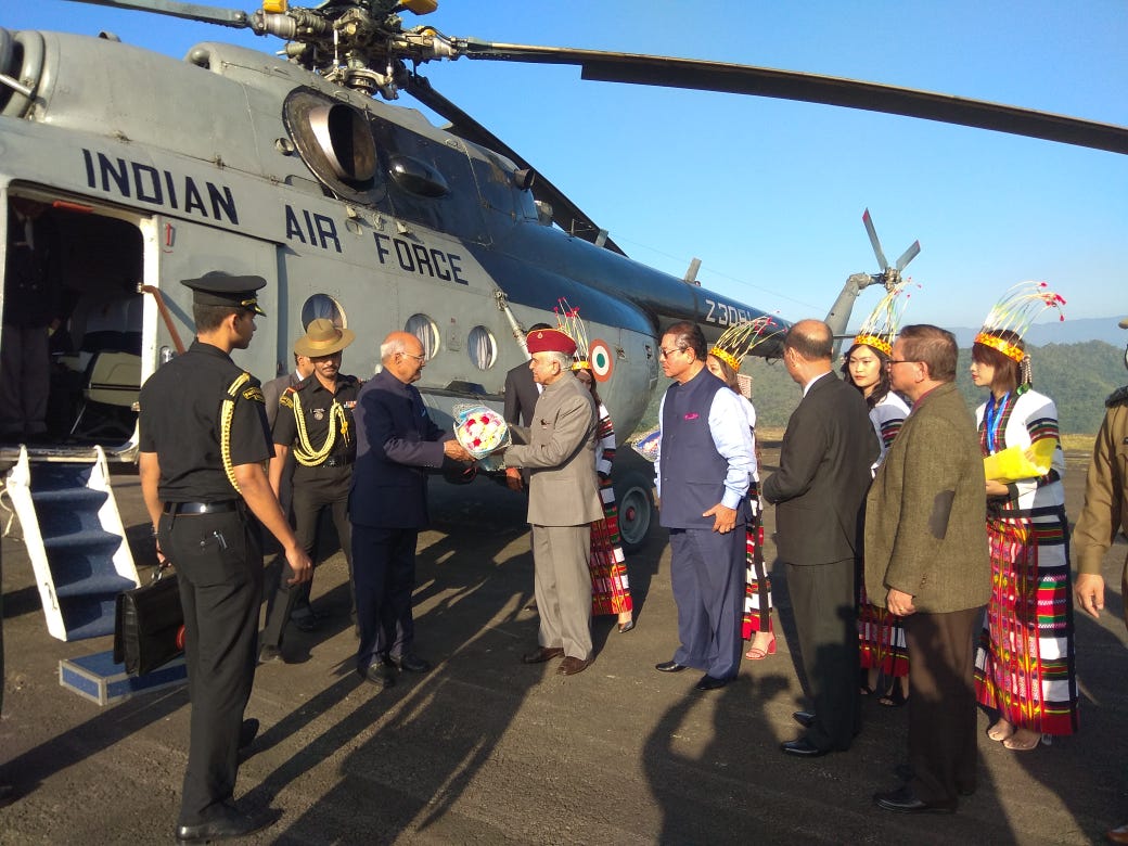 DDNewsSanskrit's tweet photo. #Mizoram राज्यस्य राज्यपालेन  निर्भयशर्मणा आइजोलमध्ये #Thuampui विमानपत्तने राष्ट्रपते: #RamNathKovind वर्यस्य  स्वागतसपर्या सम्पादिता। https://t.co/ntCDusqXET