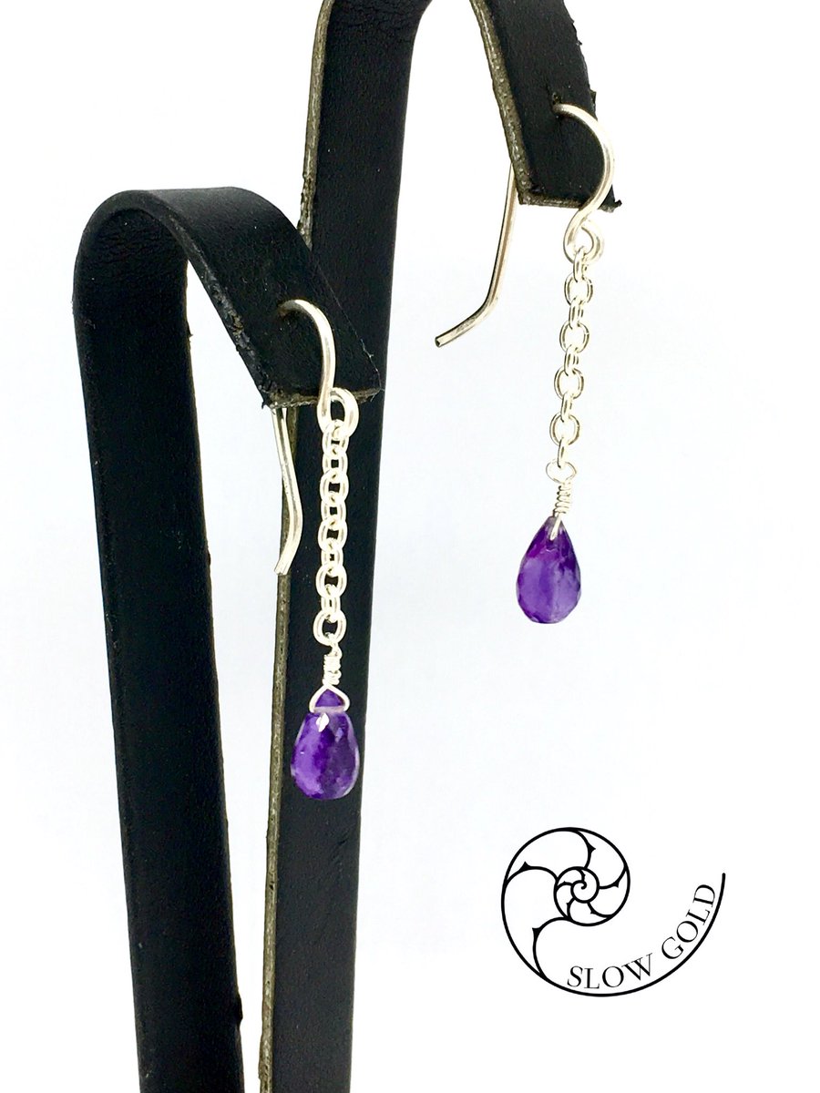 Slow_Gold's tweet photo. #etsy: Orecchini in argento 925‰ con Gocce di Ametista.  #artigianale #fattoamano #jewelrylovers  #gioielli #orecchini #gemmaagoccia #natale #Christmas2017 #fashiondiaries #minimalista https://t.co/6CvWJ0syRD https://t.co/k6rkmWlvXo