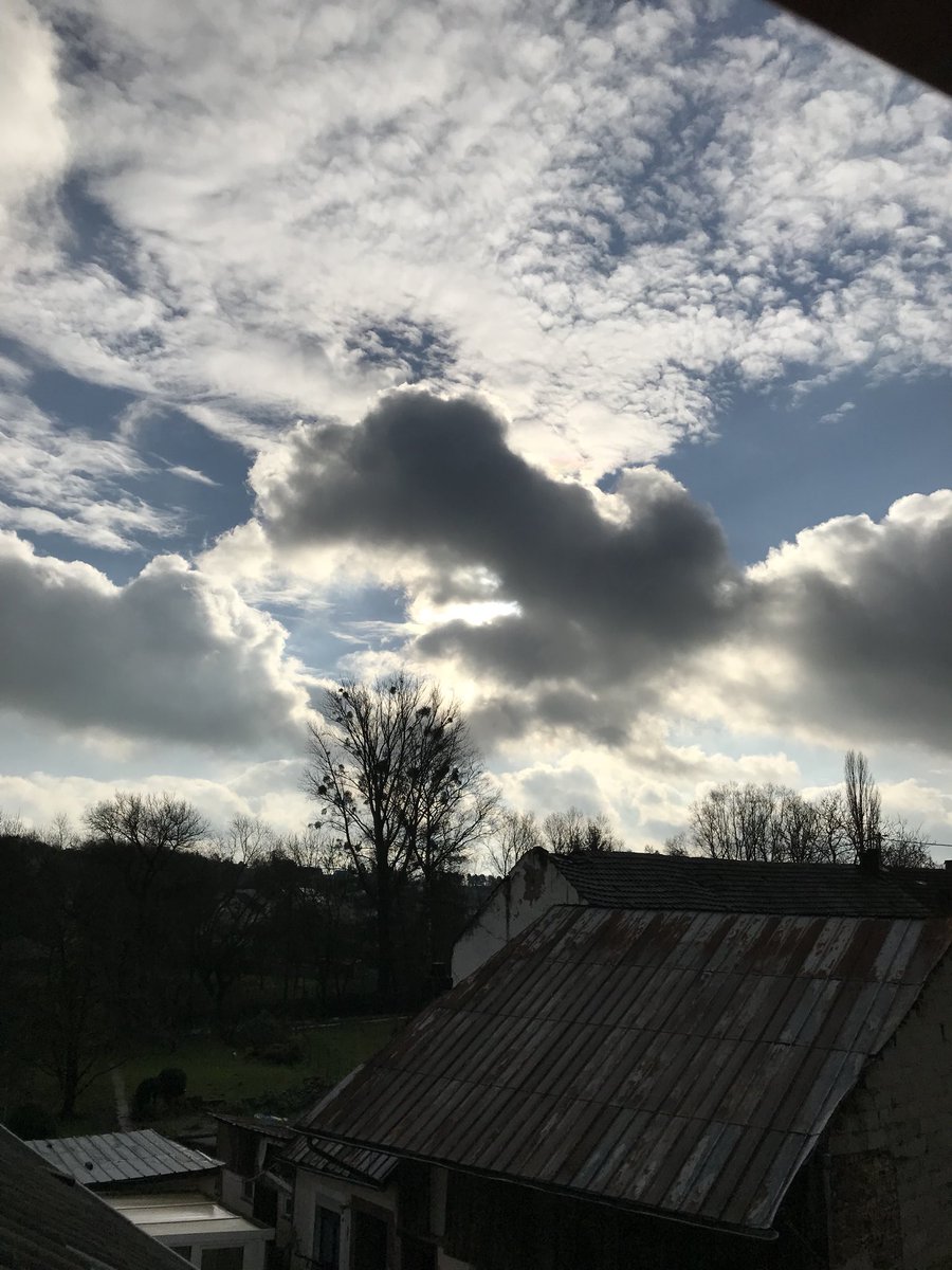 DerHoerni's tweet photo. Wo ist eigentlich dieser " extreme " Wintereinbruch bis ins Flachland , den etliche Wetter Experten groß angekündigt haben ..?? Hier im Eifelkreis Bitburg - Prüm bestes Herbstwetter 👍🏻 @Kachelmann @Kachelmannwettr @drued https://t.co/js0rC2KNn3