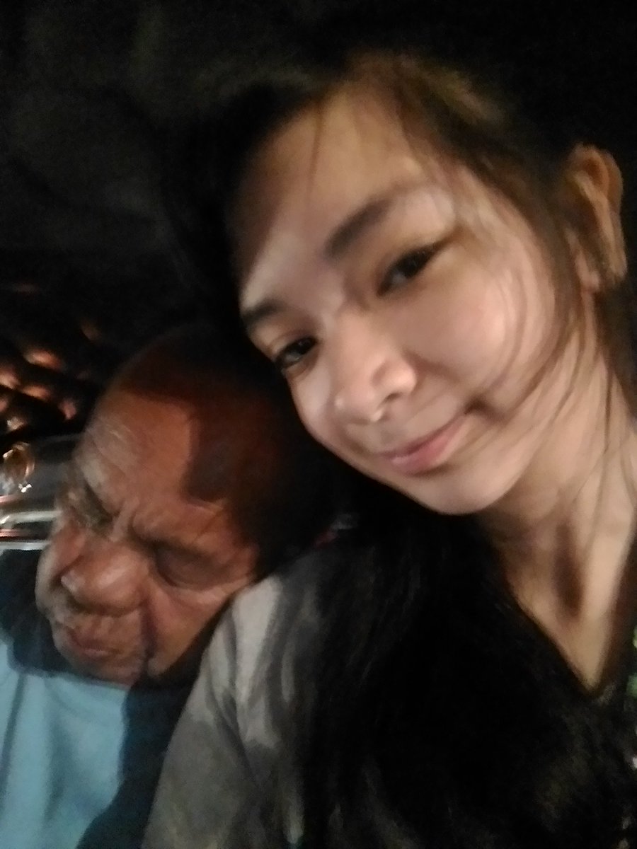 prncssvllgs's tweet photo. passengers were asking "kilala mo ba siya?" sabi ko na lang "hindi po, pero okay lang baka kasi napagod si lolo eh." 

I will always have a soft heart for old people no matter what 😭❤ https://t.co/hbQOWk0zvk