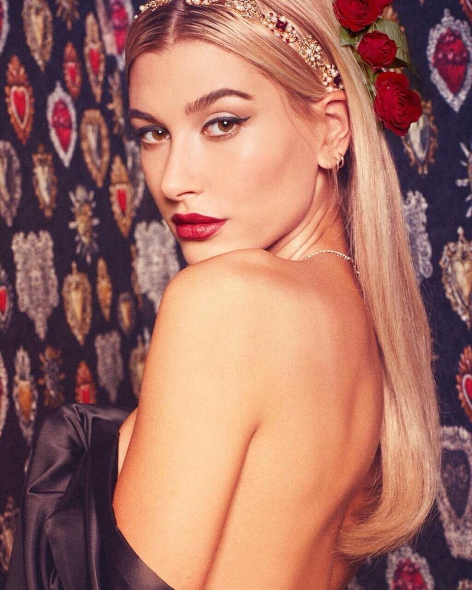 sweetfthailey's tweet photo. People : Who is @haileybaldwin ?

Me : She is the definition of art and beauty. https://t.co/YiZ9ewXusI