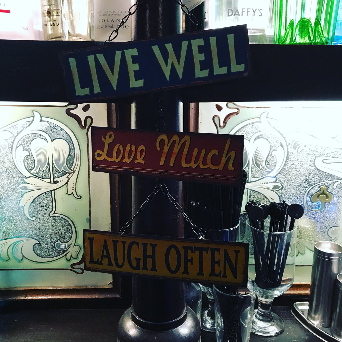 #thephotosaysitall #themaltstersarms #maltstersarmstuckenhay #tuckenhay #bar #sign #livewell #lovemuch #laughoften
