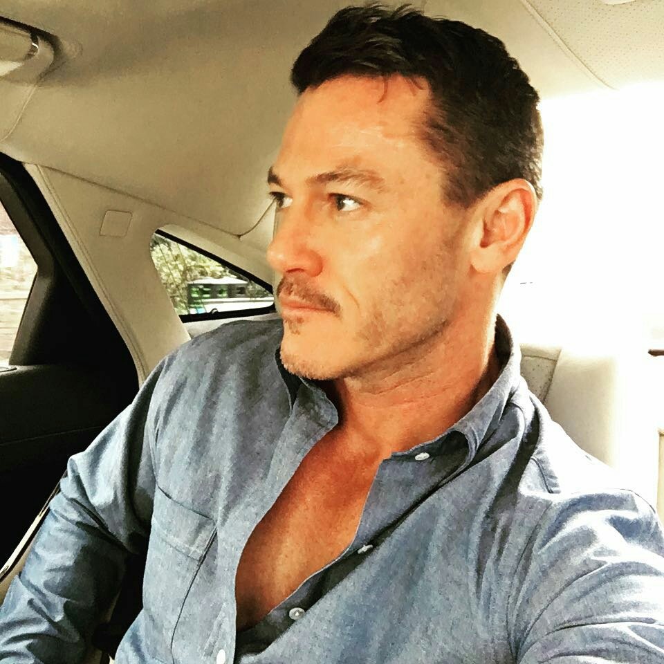 LukeEvansTalk's tweet photo. Via #LukeEvans IG
Fun day planned today. Will tell you all very soon...#princestrust #omazeworld #omaze - https://t.co/2gvyuQn0sq https://t.co/UeGmnq7Gdt