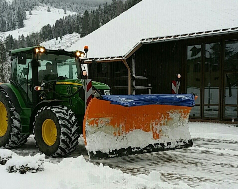 muttersolutions's tweet image. Winter has finally arrrived in Germany! MUTTER blades are in action these days. Drive safely! #winter #plows #winterservice