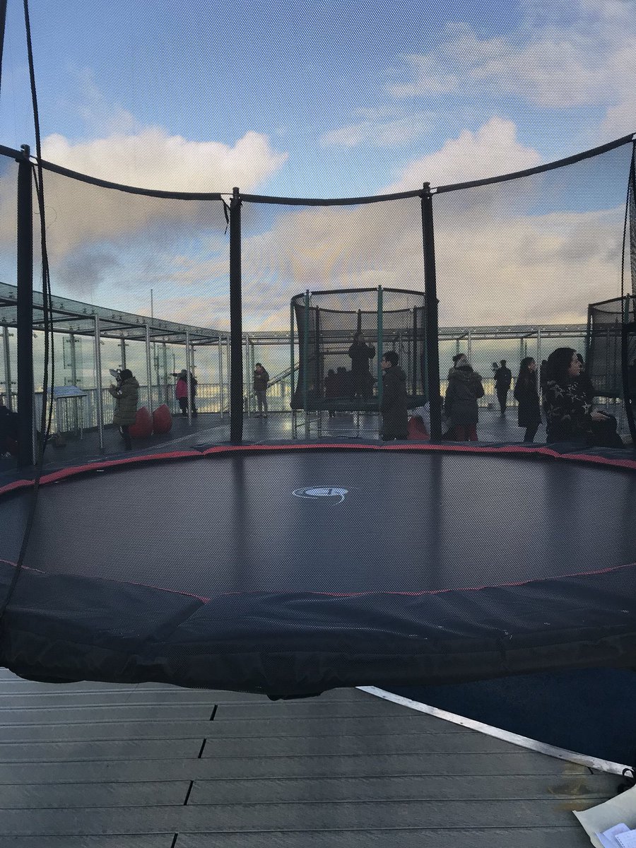 MitraEtemad's tweet photo. Chouette animation au sommet de la Tour Montparnasse 👍
Une petite galipette au 59eme étage vous tente ? #TopJumpParis #BestViewOfParis https://t.co/t2nE6QultM