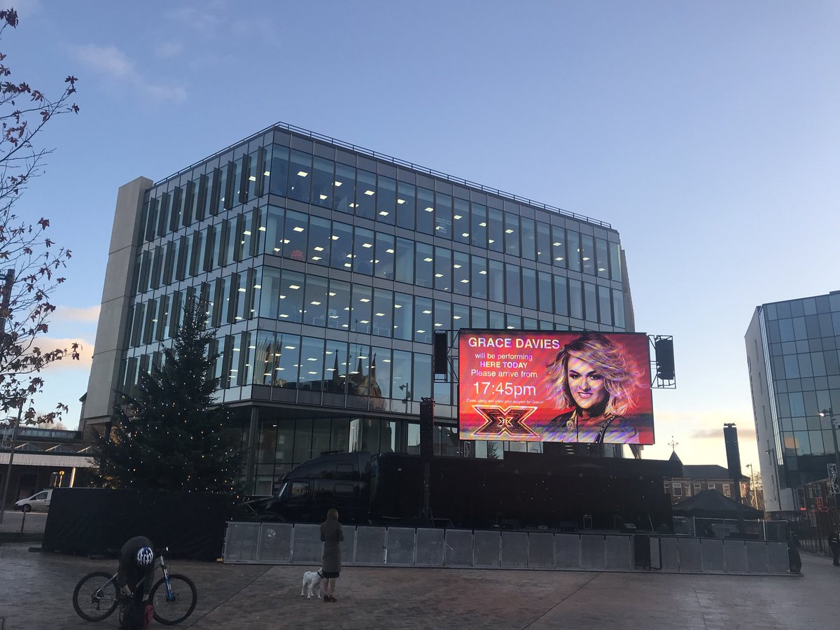 Amy_H_CM's tweet image. Blackburn’s already bouncing in preparation for @gracedavies &amp;amp; @MrsSOsbourne tonight! Get along to @CQBlackburn from 5.45! #GraceHasTheXFactor