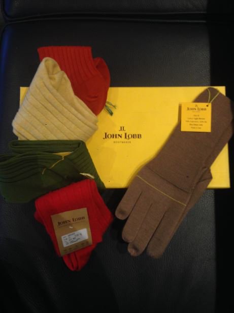 Its just 36 hours until Andrew starts queuing for the John Lobb Warehouse Sale ! To #celebrate a #giveaway to #win 4 pairs of cashmere, silk &amp; cotton socks &amp; a pair of JL Cashmere &amp; Silk gloves, a £400 RRP ! RT #johnlobbsale &amp; follow link
triedandtesteduk.com/competitions.h… #winitwednesday